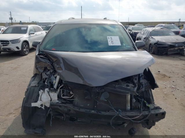 5TDYZ3DC4KS015406 Toyota Sienna Xle Premium 8 Passenger
