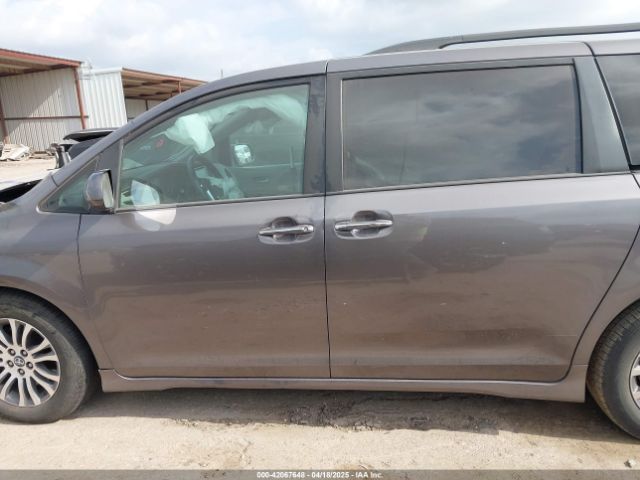 5TDYZ3DC4KS015406 Toyota Sienna Xle Premium 8 Passenger