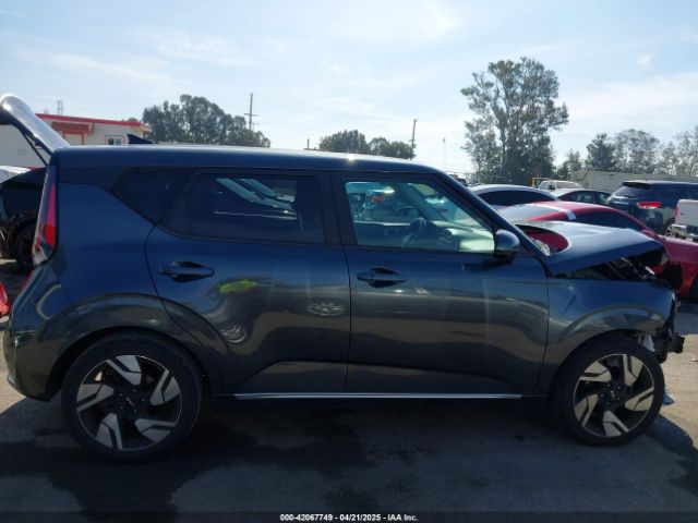 KNDJ53AU0P7195673 KIA Soul Gt-line
