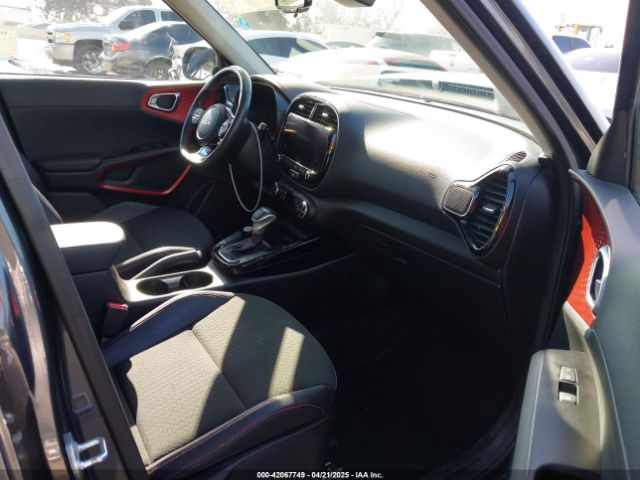 KNDJ53AU0P7195673 KIA Soul Gt-line