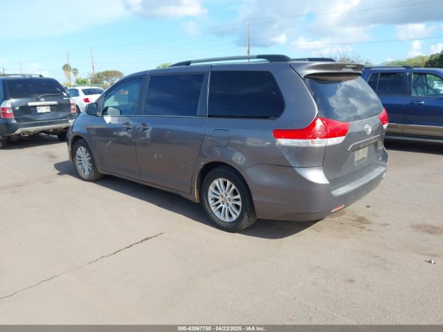 2014 TOYOTA SIENNA 5TDYK3DC2ES438980 Photo 2