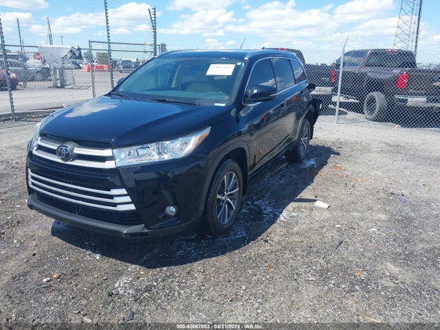 5TDKZRFH3HS519388 Toyota Highlander Xle