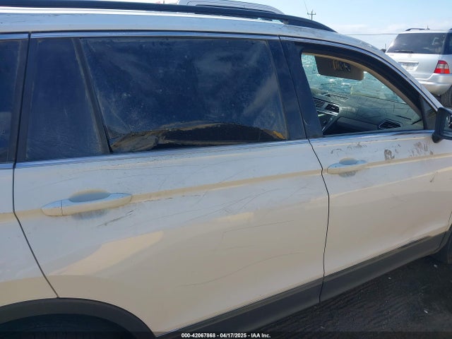 3VV3B7AX0JM133899 Volkswagen Tiguan