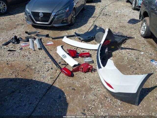 5NMZU3LB8JH060667 Hyundai Santa Fe Sport 2.4l