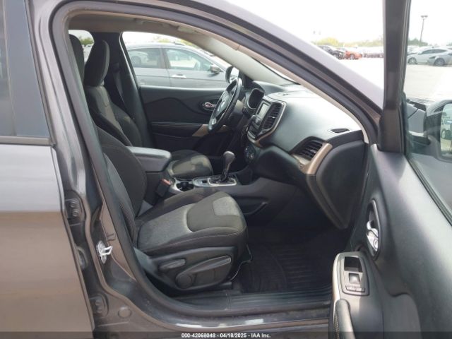 1C4PJLCB1JD553079 Jeep Cherokee Latitude Fwd