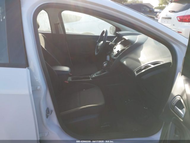 1FADP3F23JL328462 Ford FOCUS SE