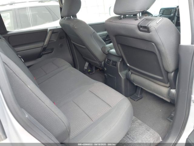 1N6BA0ED8EN505700 Nissan TITAN SV