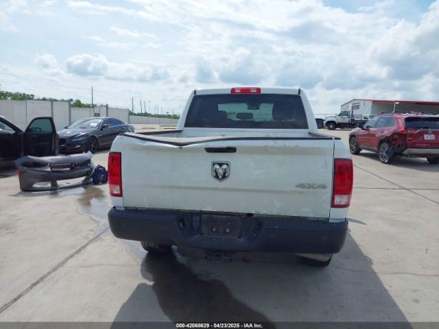 3C6RR7KG3NG301503 RAM 1500 Classic Tradesman  4x4 5'7 Box