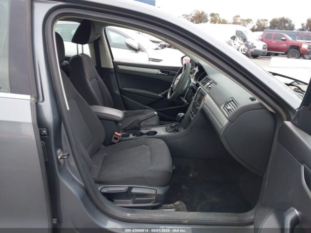 1VWAT7A34HC078186 Volkswagen Passat 1.8t S