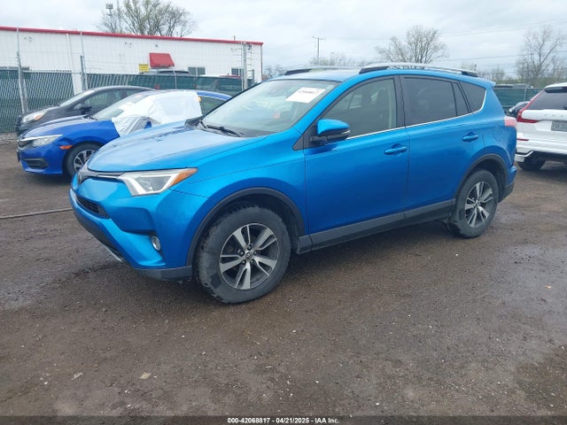 Toyota Rav4 Xle 2017 JTMRFREV4HJ123496 Image 2
