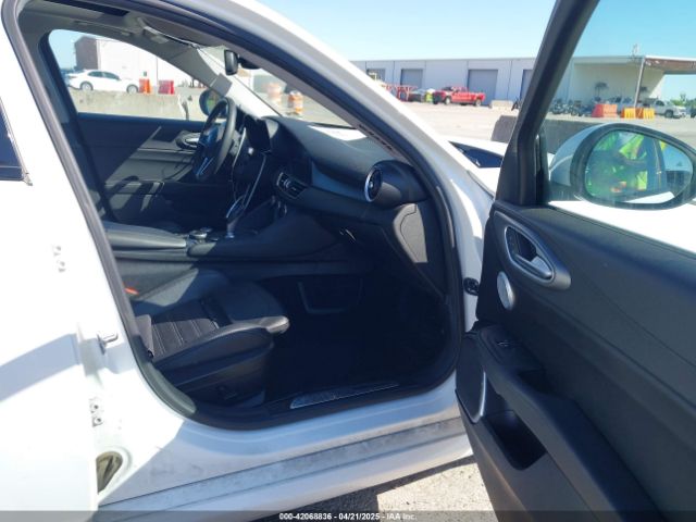 ZARFAECN9J7572470 Alfa Romeo Giulia Ti Sport Rwd