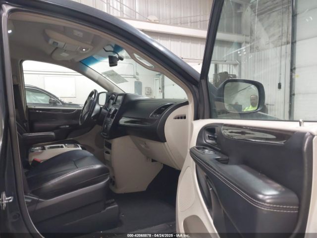 2C4RC1BG8ER300882 Chrysler Town & Country Touring