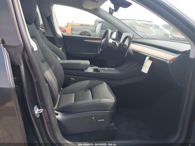 2025 TESLA MODEL Y 7SAYGDEE1SA360909 Photo 4