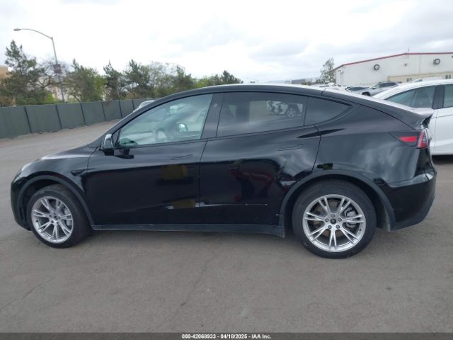 7SAYGAEE1RF085988 Tesla Model Y Long Range Dual Motor All-wheel Drive