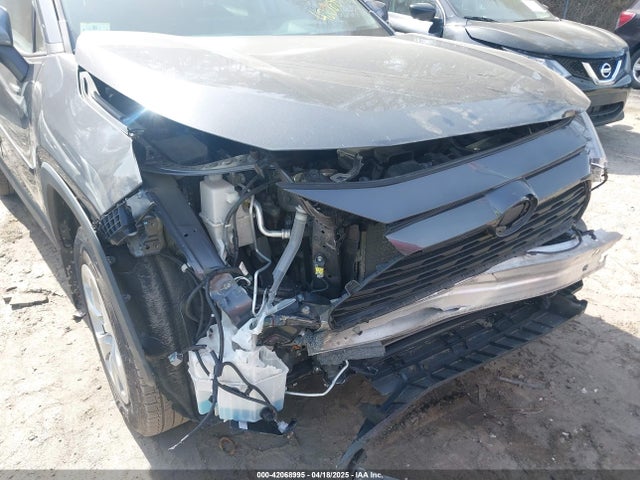 2T3G1RFV3LW108860 Toyota RAV4 LE