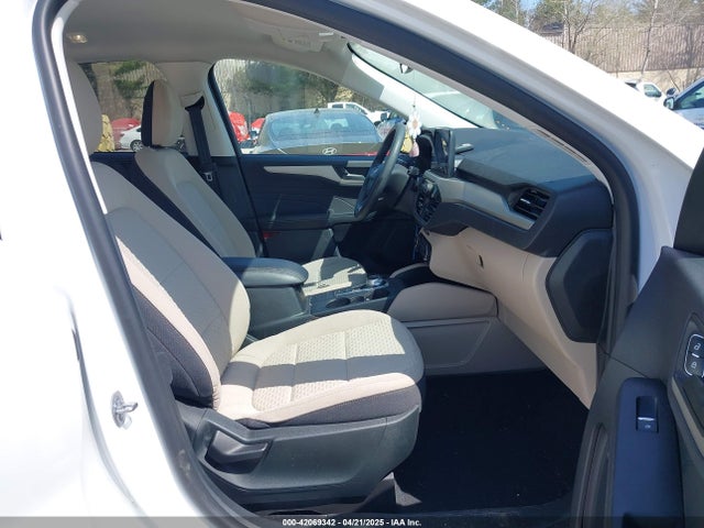 1FMCU9G6XNUA64834 Ford ESCAPE SE