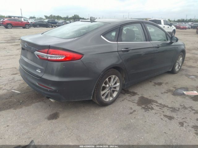 3FA6P0HD8LR230263 Ford FUSION SE