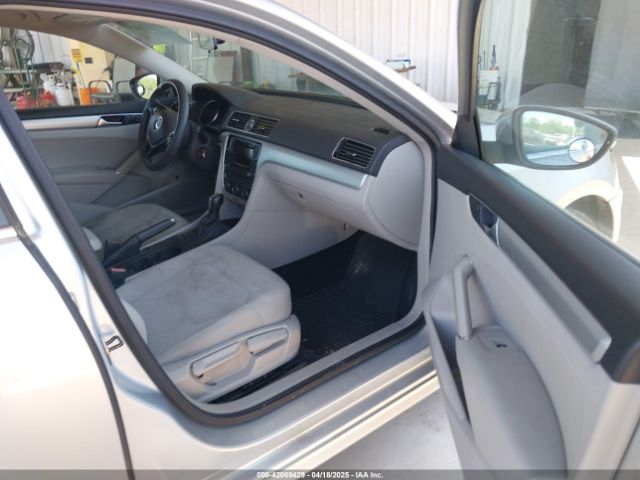 1VWAS7A38GC031521 Volkswagen Passat 1.8t S