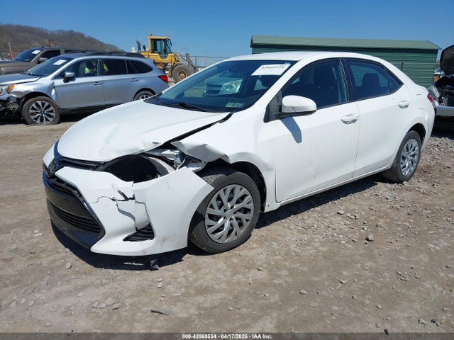 Toyota COROLLA LE 2018 2T1BURHEXJC069898 Image 2