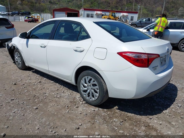 Toyota COROLLA LE 2018 2T1BURHEXJC069898 Image 3