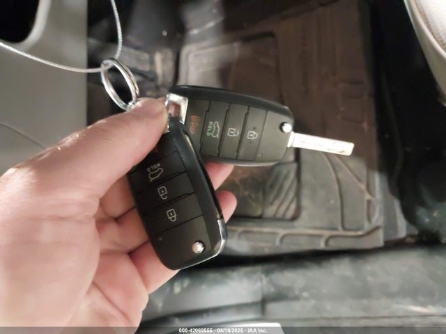 5XYKTCA62FG555913 KIA SORENTO LX