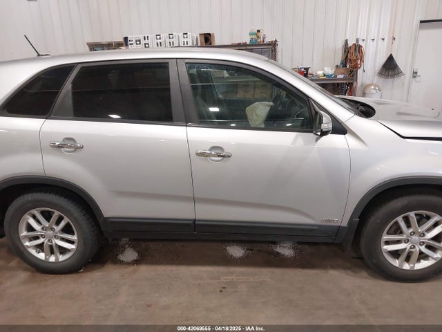 5XYKTCA62FG555913 KIA SORENTO LX