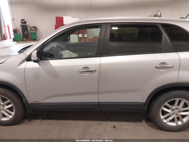 5XYKTCA62FG555913 KIA SORENTO LX