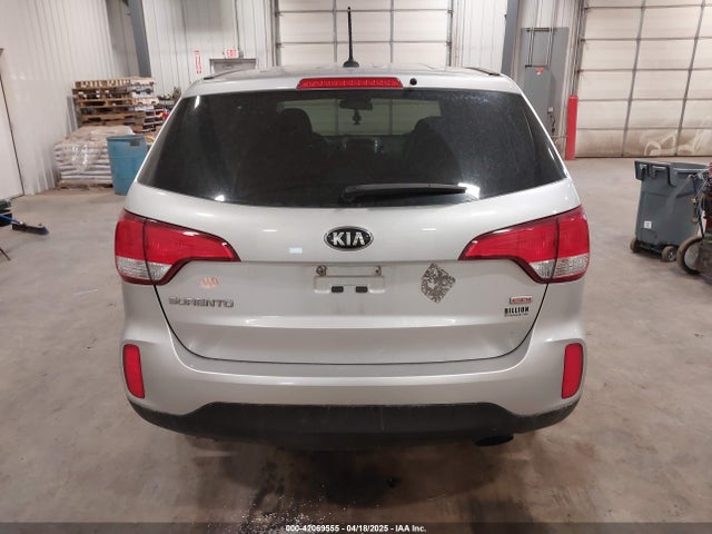 5XYKTCA62FG555913 KIA SORENTO LX