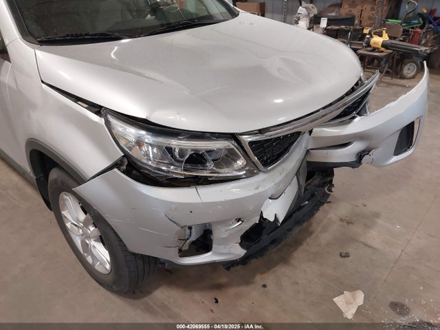 5XYKTCA62FG555913 KIA SORENTO LX
