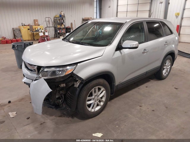 5XYKTCA62FG555913 KIA SORENTO LX