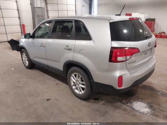 5XYKTCA62FG555913 KIA SORENTO LX