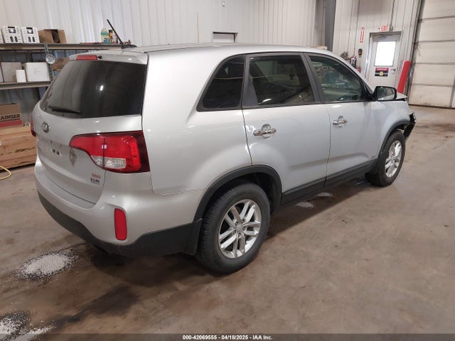 5XYKTCA62FG555913 KIA SORENTO LX