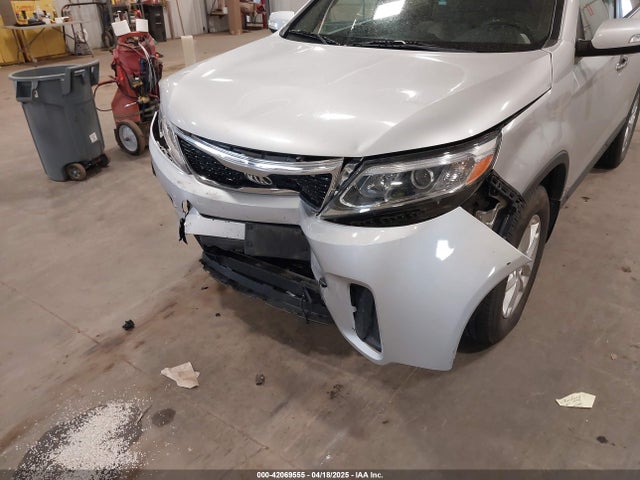 5XYKTCA62FG555913 KIA SORENTO LX