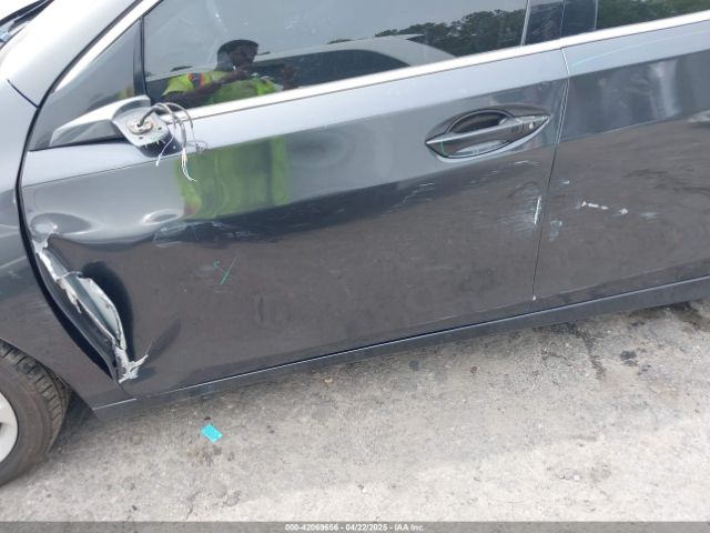 JH4KC1F31EC002450 Acura RLX