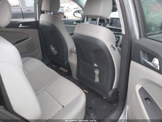 KM8J23A48KU923772 Hyundai TUCSON SE