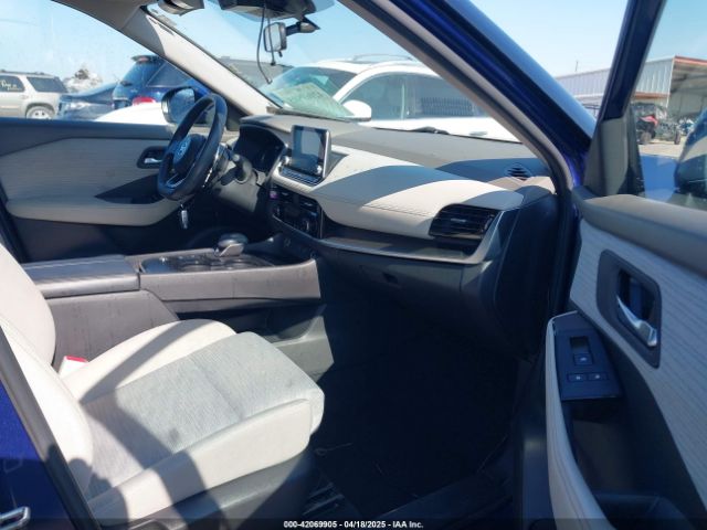 JN8AT3BA2MW006635 Nissan Rogue Sv Fwd