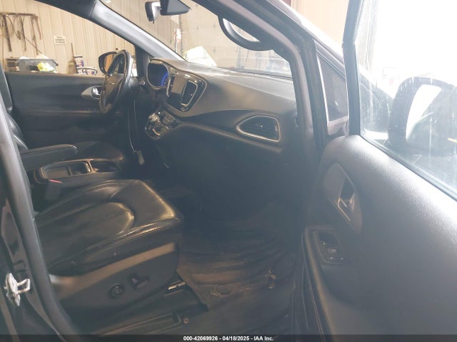 2C4RC1BG8JR260538 Chrysler Pacifica Touring L