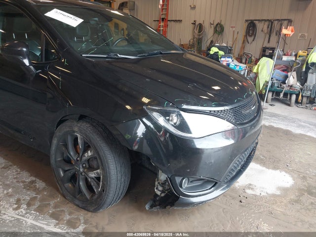 2C4RC1BG8JR260538 Chrysler Pacifica Touring L