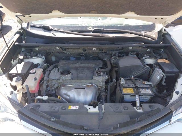 JTMBFREV3JJ215058 Toyota RAV4 LE