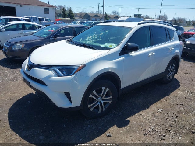 JTMBFREV3JJ215058 Toyota RAV4 LE