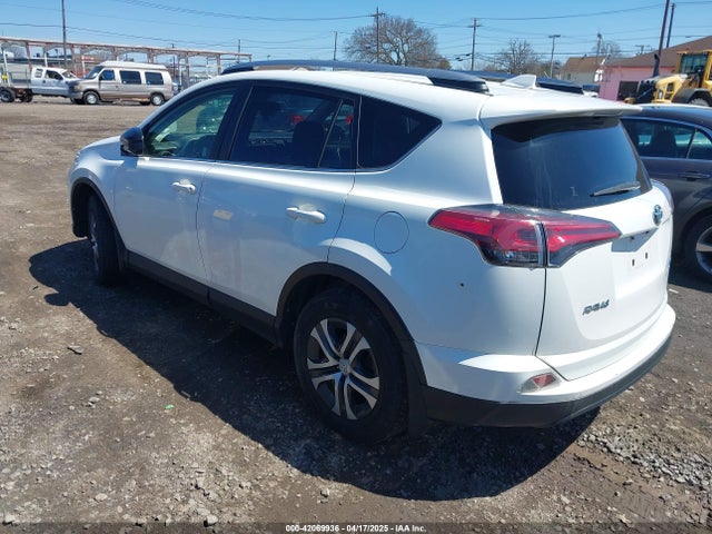 JTMBFREV3JJ215058 Toyota RAV4 LE