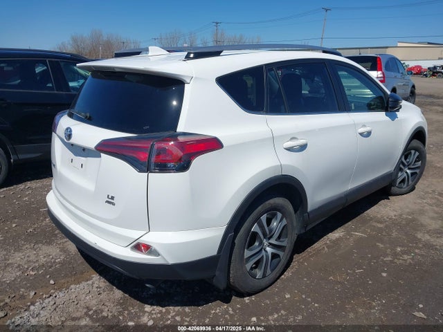 JTMBFREV3JJ215058 Toyota RAV4 LE