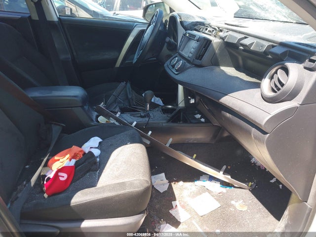 JTMBFREV3JJ215058 Toyota RAV4 LE