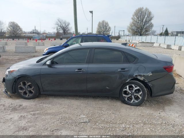 3KPF24AD8ME332004 KIA Forte Lxs