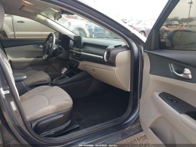 3KPF24AD8ME332004 KIA Forte Lxs
