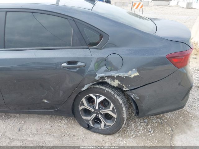 3KPF24AD8ME332004 KIA Forte Lxs