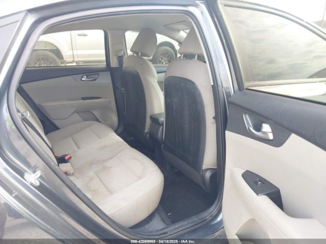 3KPF24AD8ME332004 KIA Forte Lxs
