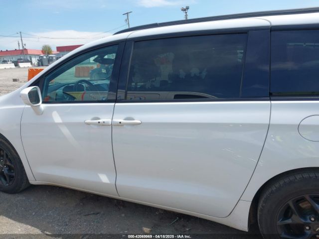 2C4RC1EG4JR332668 Chrysler Pacifica Touring L Plus