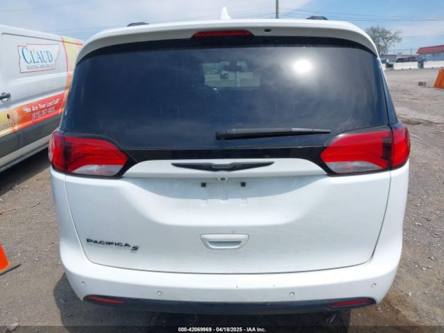 2C4RC1EG4JR332668 Chrysler Pacifica Touring L Plus