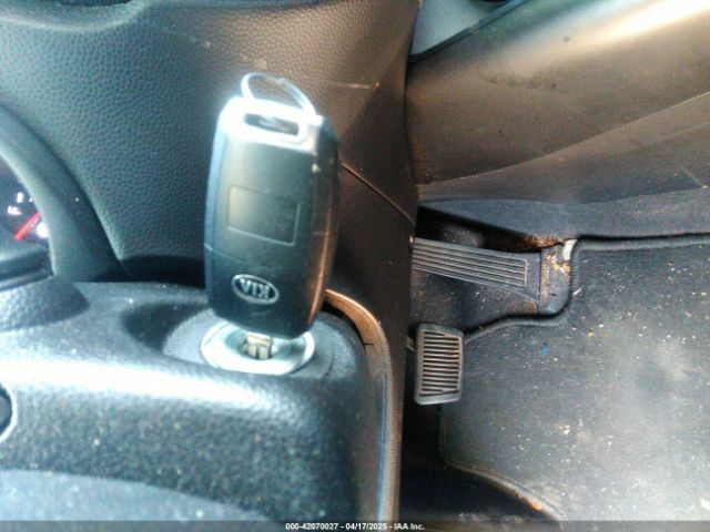 KNDJN2A2XJ7608165 KIA Soul